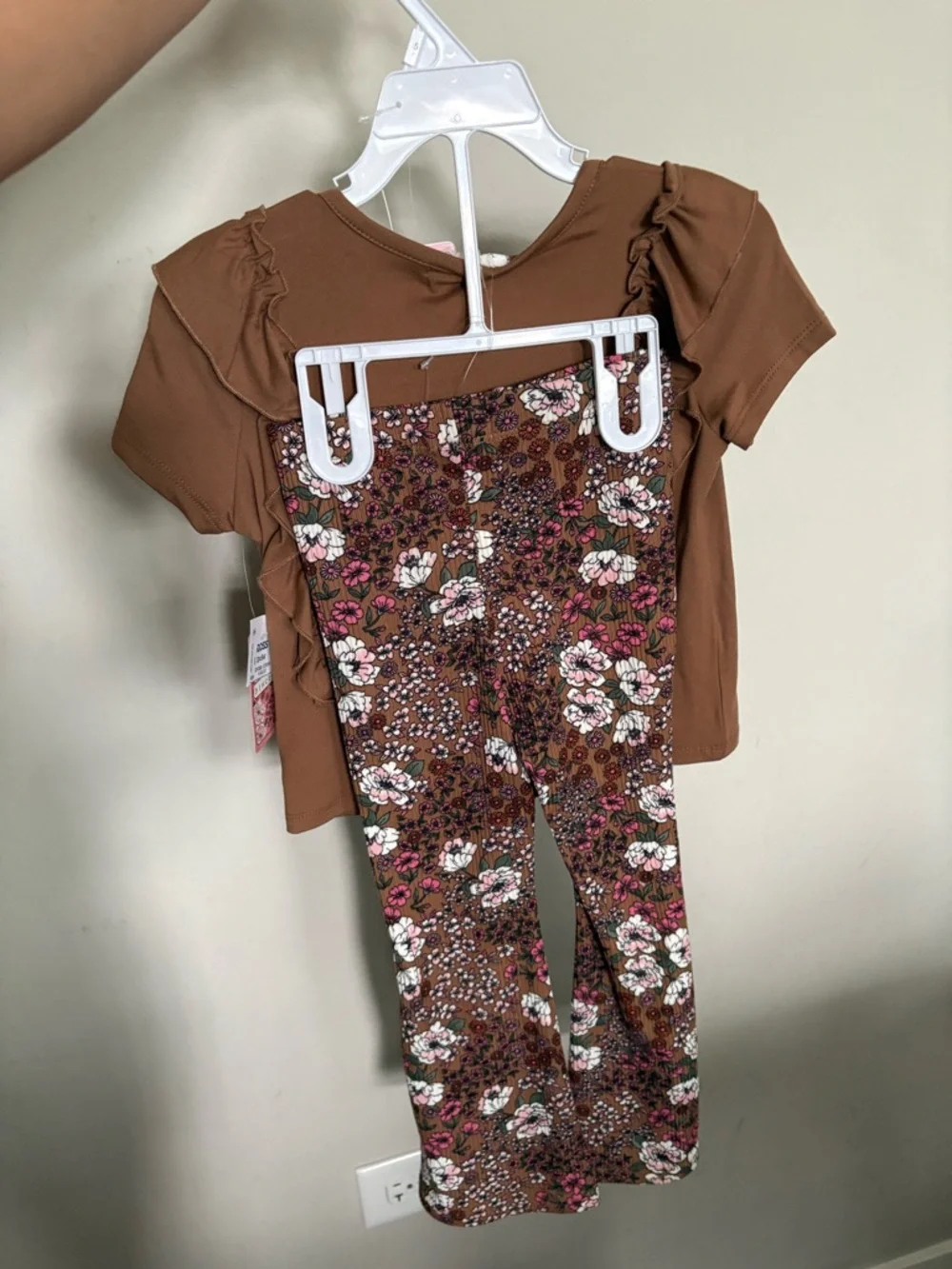 Girls Brown Ruffle Top with Floral Bell Bottoms Set Size 5 - Picture 5 of 5